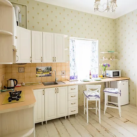 Lovely In The Center *